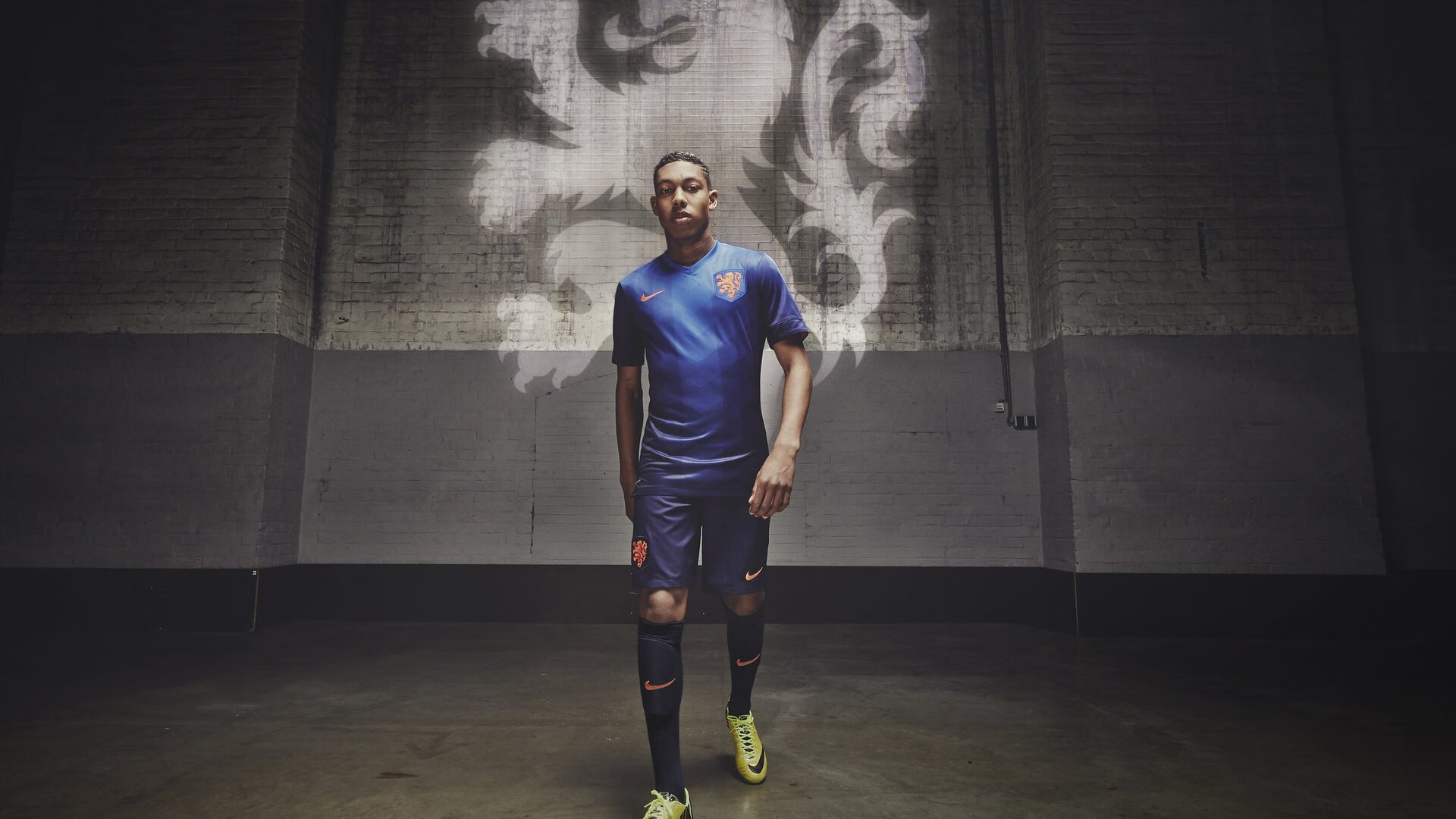 巴雷特:凭借速度和精准的传球,为全黑队创造进攻机会,巴雷特什么